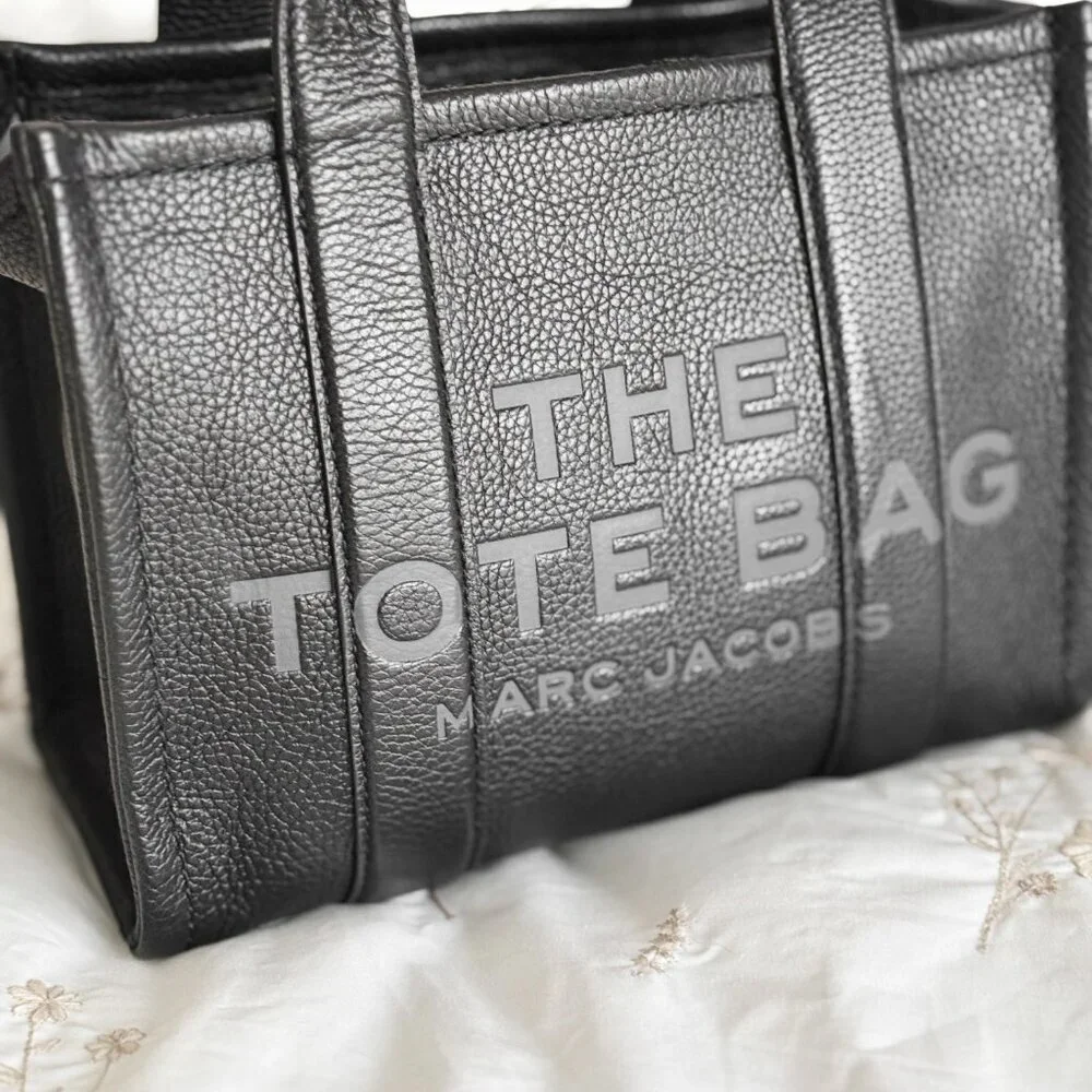 Marc Jacobs The Small Leather Tote Bag w an Extra strap - Picture 3 of 15